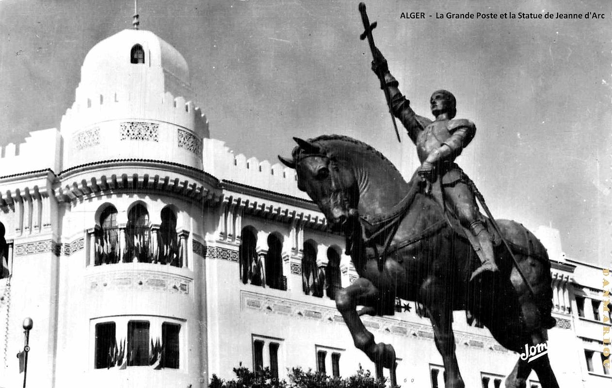 Alger - Grande Poste et Statue de Jeanne d'Arc b.jpg